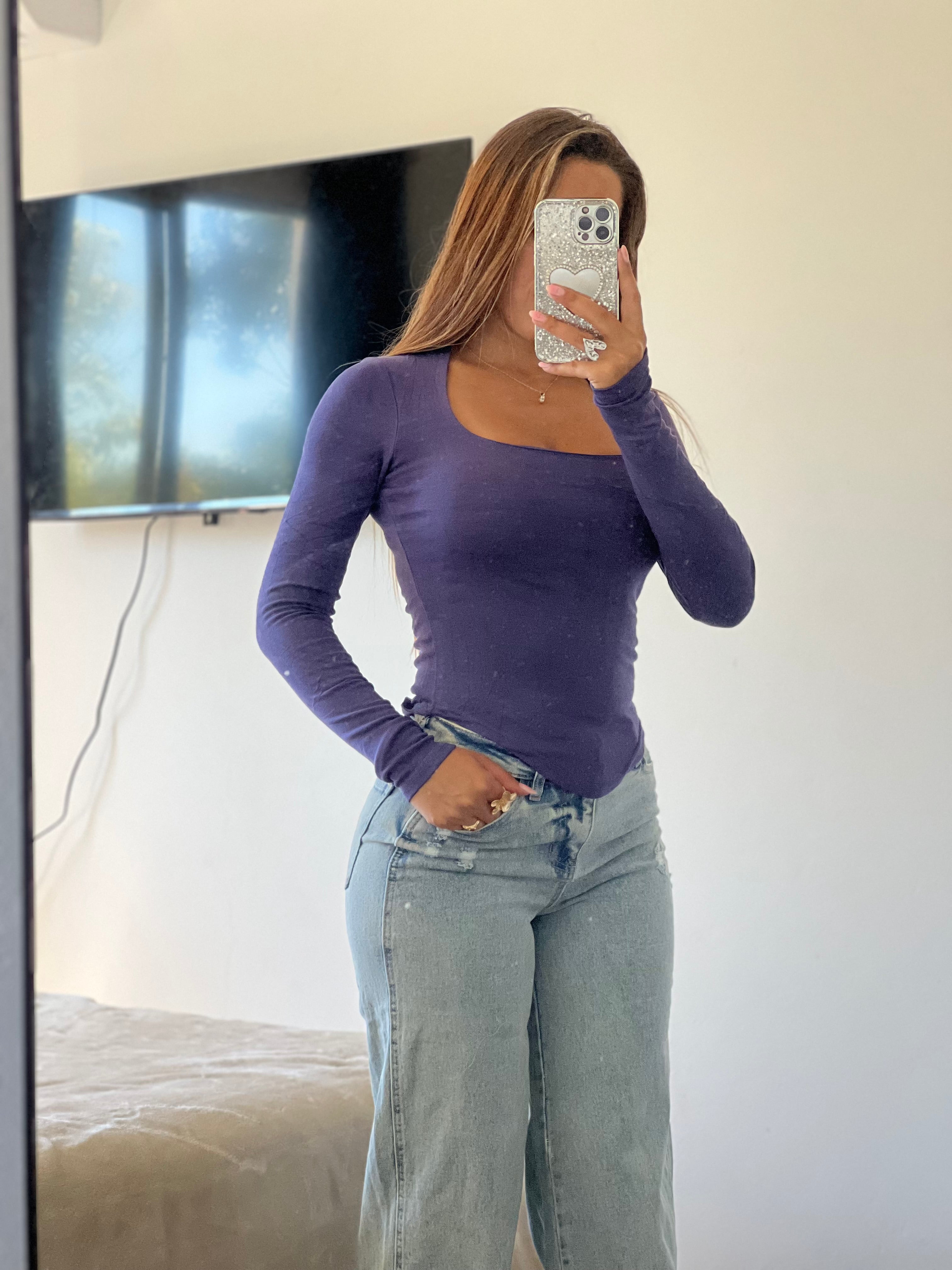 Remera manga larga cuello cuadrado